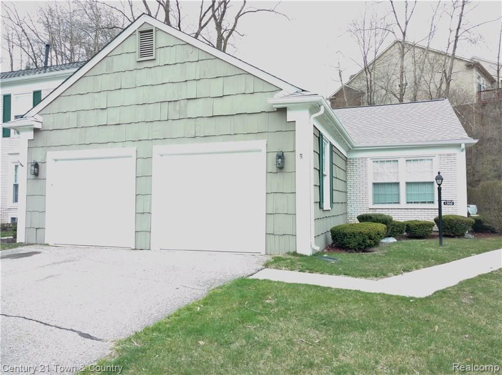 1368 Crescent Lane, Unit 303 Rochester Hills, MI 48306 - Photo 2 of 10