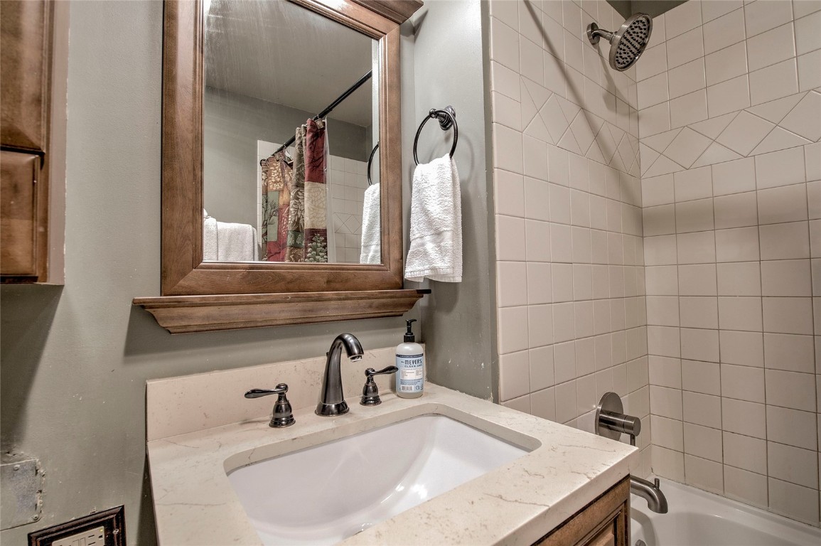 100 Dercum Square, Unit 8380 Keystone, CO 80435 - Photo 10 of 35 a bathroom with a sink and a mirror