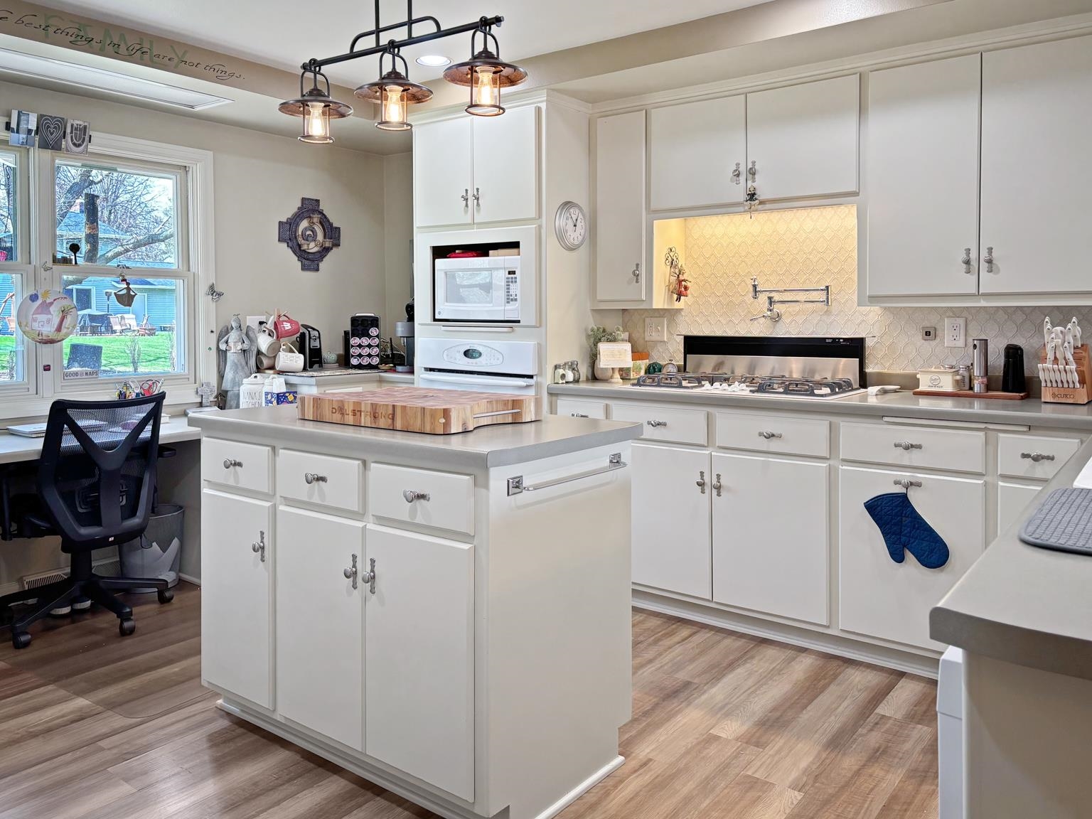 3199 Humboldt Road Green Bay, WI 54311 - Photo 6 of 32