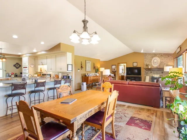 $649,900 | 3199 Humboldt Road, Green Bay, WI 54311