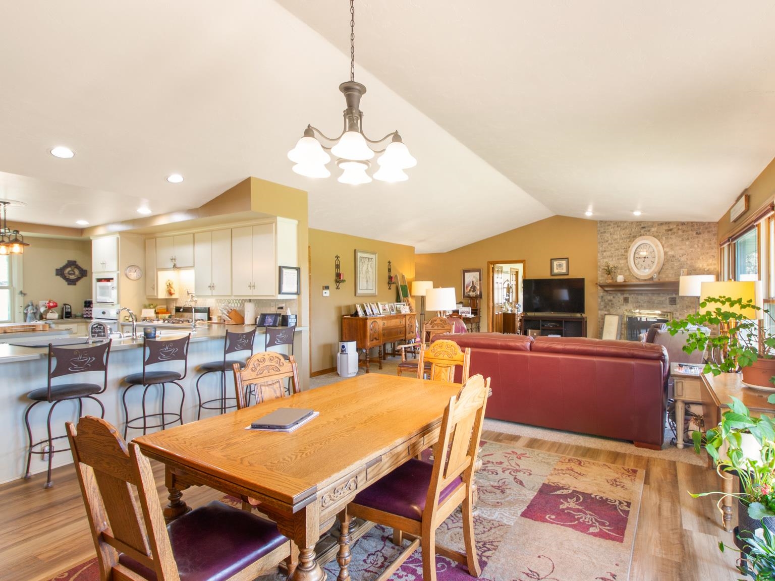 3199 Humboldt Road Green Bay, WI 54311 - Photo 7 of 32