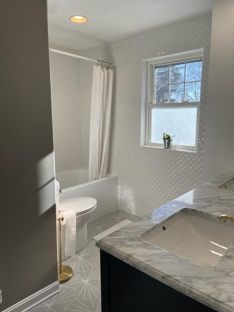 826 South Cassingham Road Columbus, OH 43209 - Photo 59 of 79 hall bath