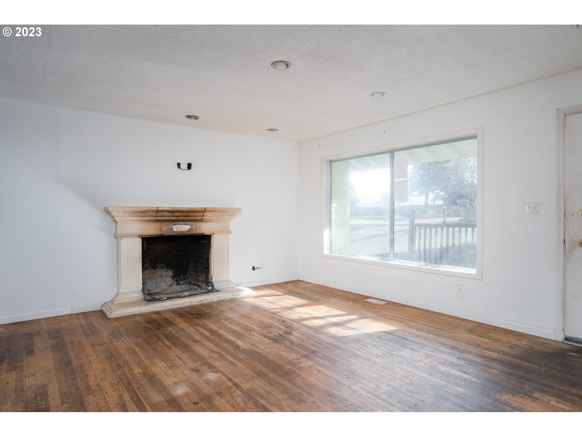 15931 Southeast Bluff Road Sandy, OR 97055 - Photo 2 of 29 Gallery Image 2
