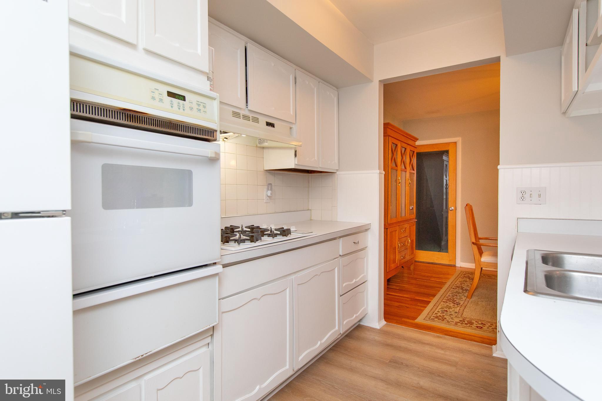 7334 Hill Road Philadelphia, PA 19128 - Photo 11 of 37 Kitchen