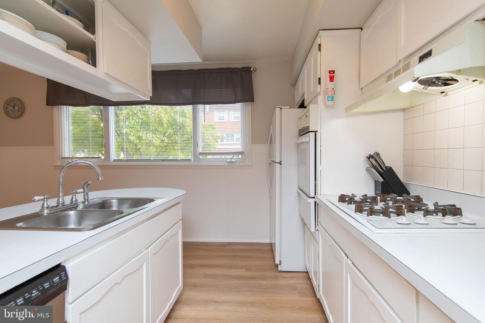7334 Hill Road Philadelphia, PA 19128 - Photo 12 of 37 Kitchen