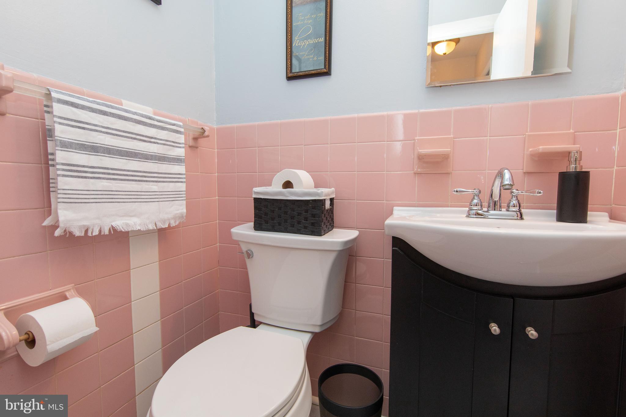 7334 Hill Road Philadelphia, PA 19128 - Photo 14 of 37 Half Bathroom