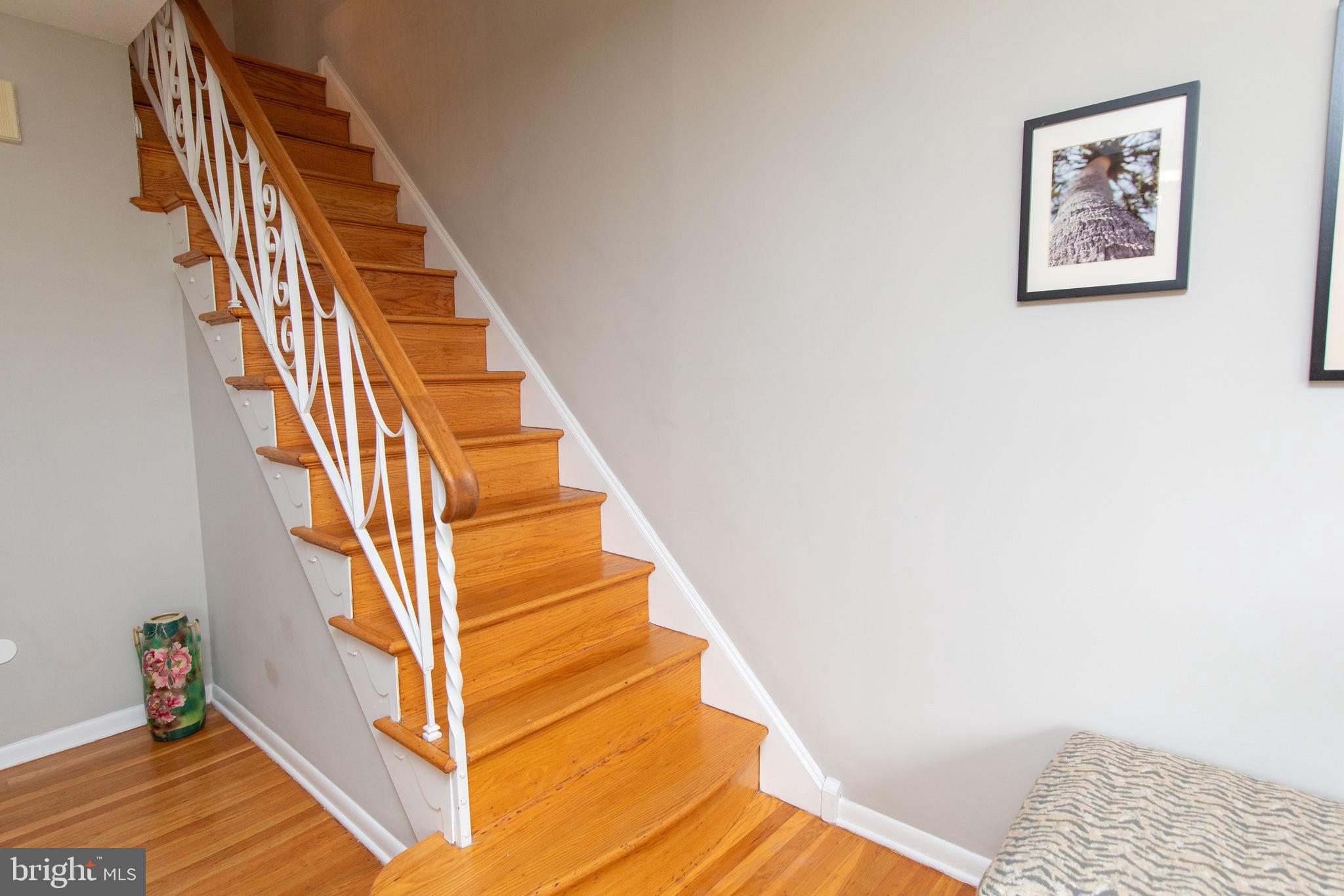 7334 Hill Road Philadelphia, PA 19128 - Photo 15 of 37 Staircase