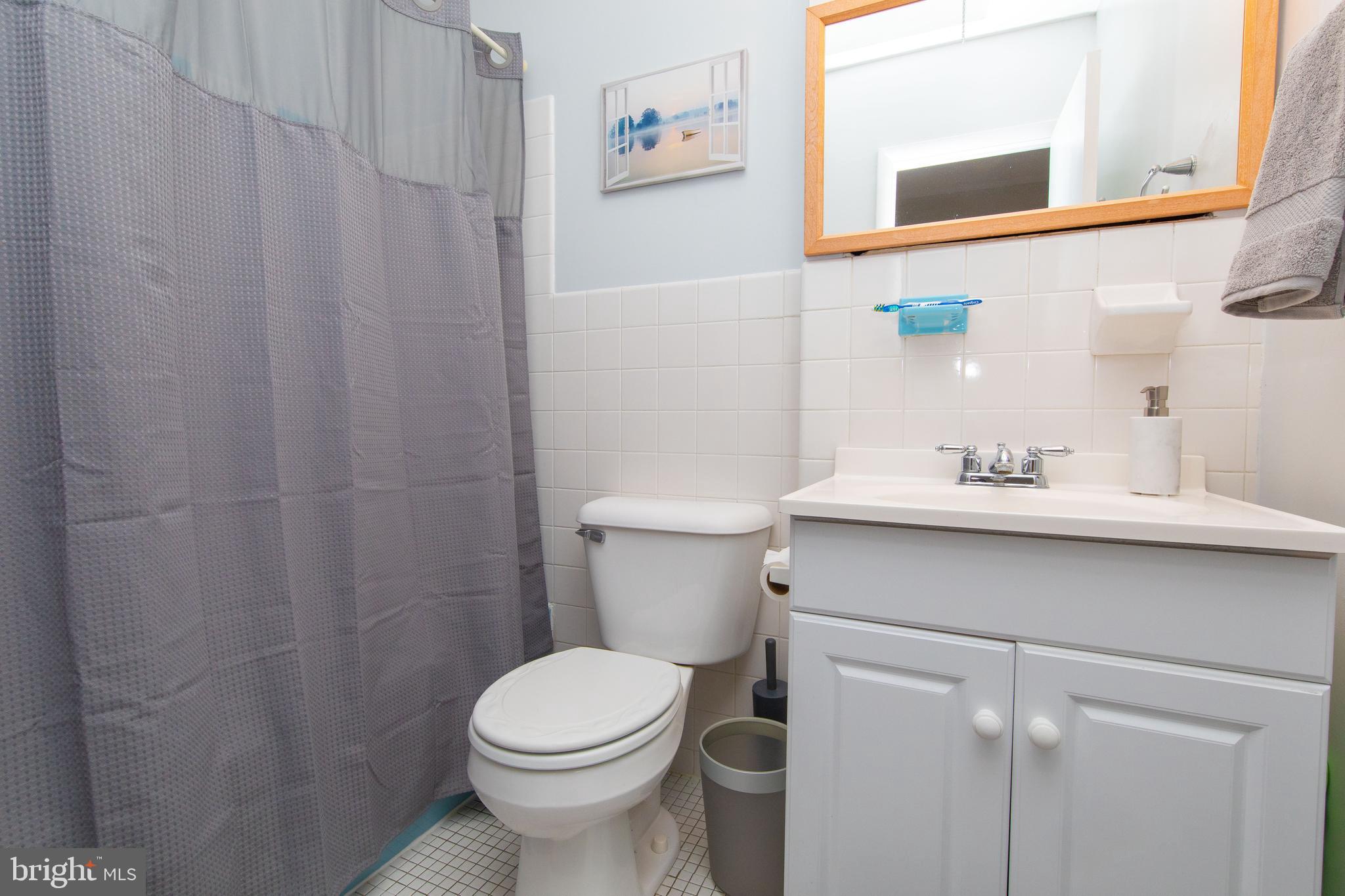 7334 Hill Road Philadelphia, PA 19128 - Photo 23 of 37 Full Bathroom