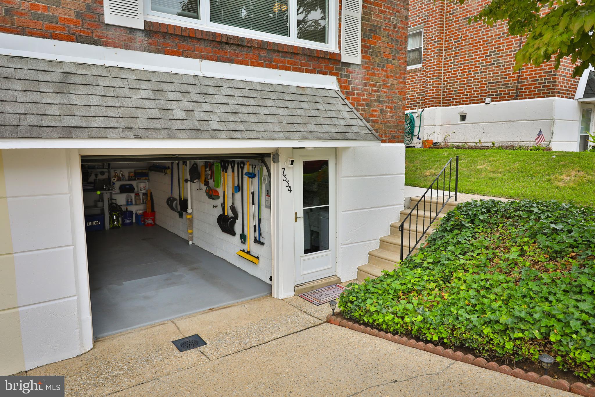 7334 Hill Road Philadelphia, PA 19128 - Photo 31 of 37 Garage