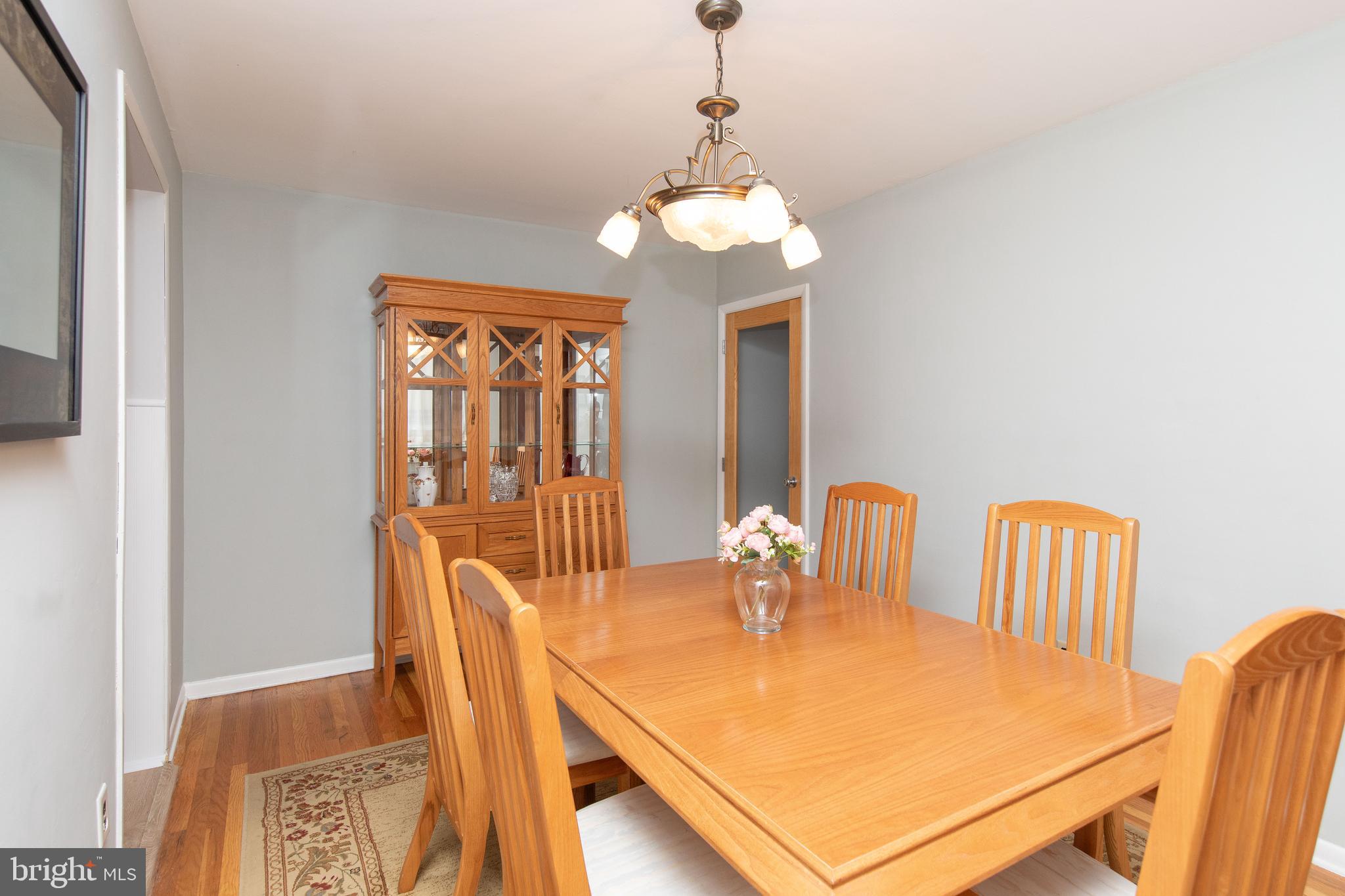 7334 Hill Road Philadelphia, PA 19128 - Photo 8 of 37 Dining Room