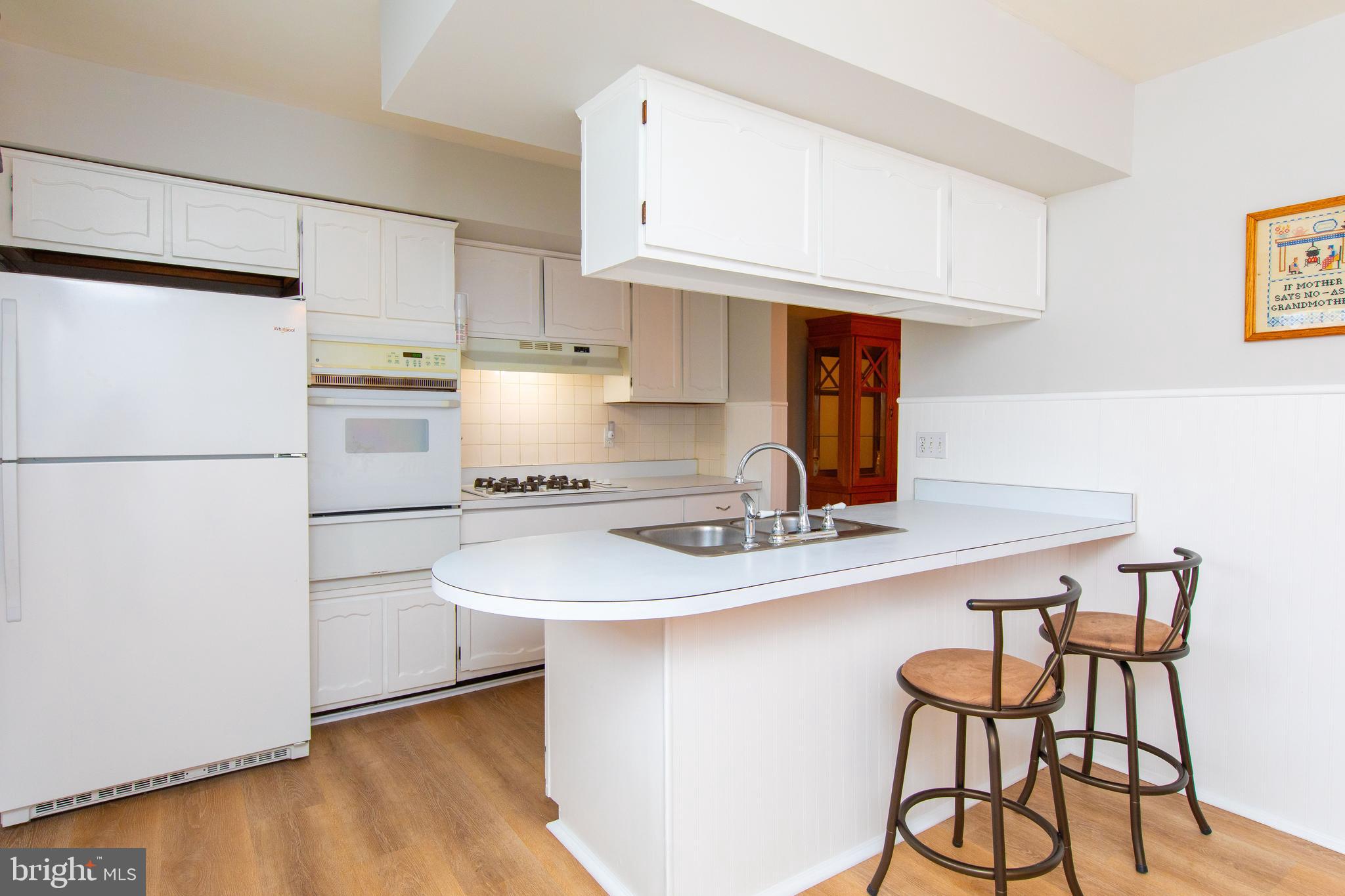 7334 Hill Road Philadelphia, PA 19128 - Photo 9 of 37 Kitchen