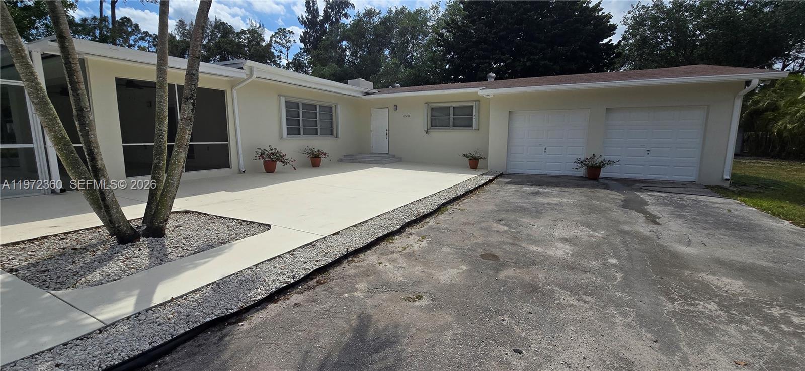 6500 Southwest 82nd Avenue Miami, FL 33143 - Photo 40 of 54 a backyard of a house