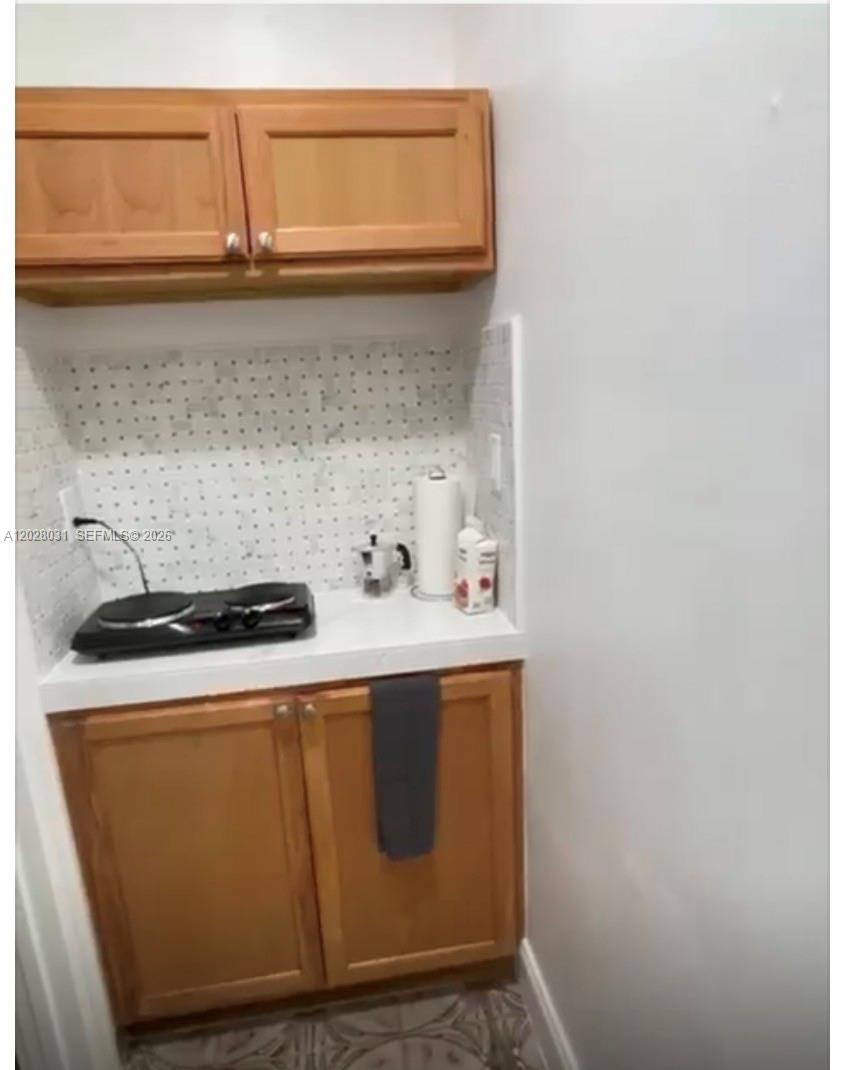 570 West 46th Place, Unit B Hialeah, FL 33012 - Photo 6 of 7