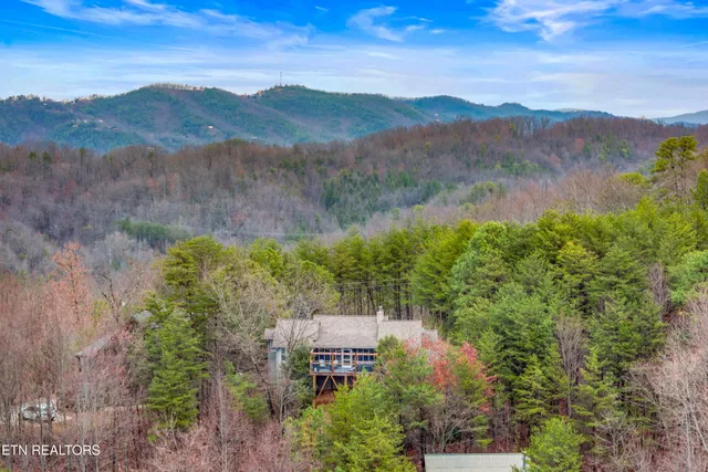 $750,000 | 550 Sassafras Trail, Pigeon Forge, TN 37876