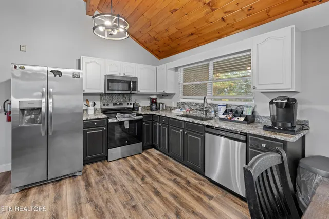 $750,000 | 550 Sassafras Trail, Pigeon Forge, TN 37876