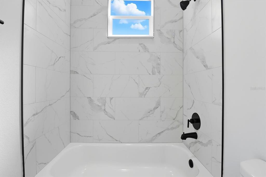 6716 East Crimson Lane Inverness, FL 34452 - Photo 31 of 44 a bathroom with a bathtub