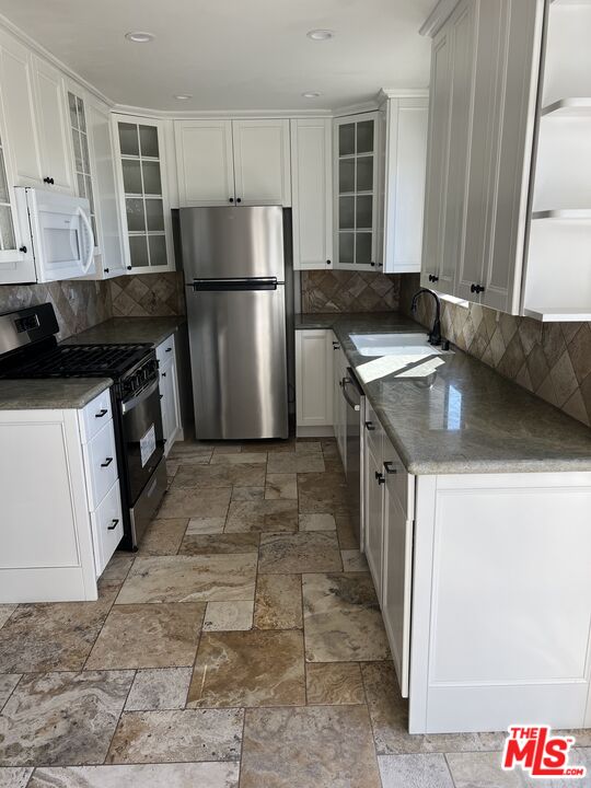 29239 Heathercliff Road, Unit 3 Malibu, CA 90265 - Photo 7 of 30
