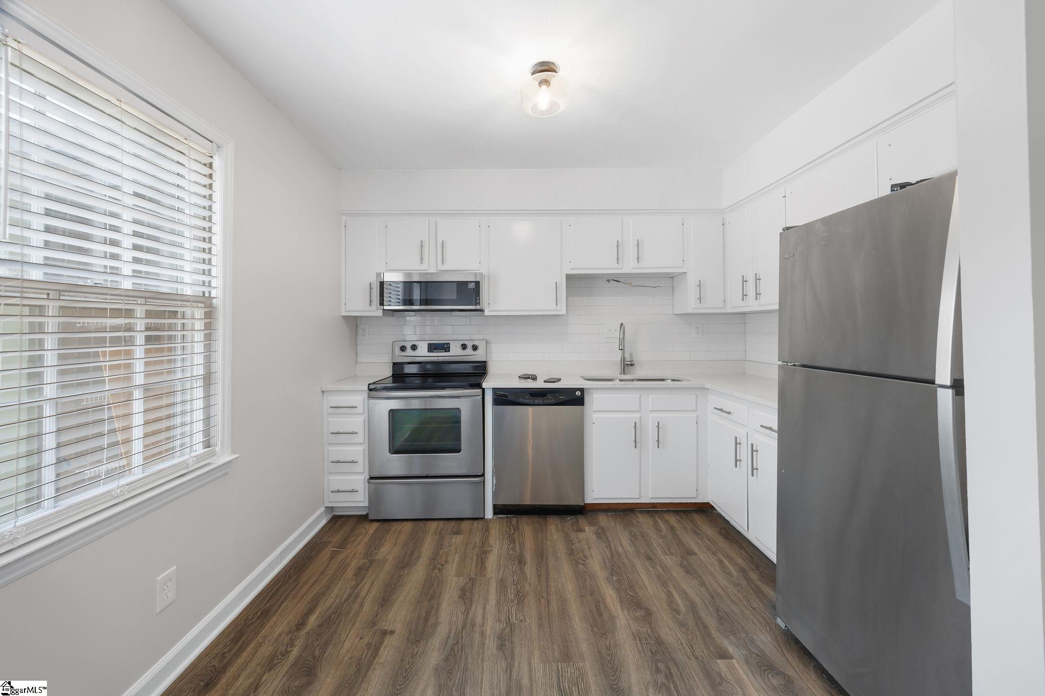 1436 Dover Road Spartanburg, SC 29301 - Photo 5 of 17