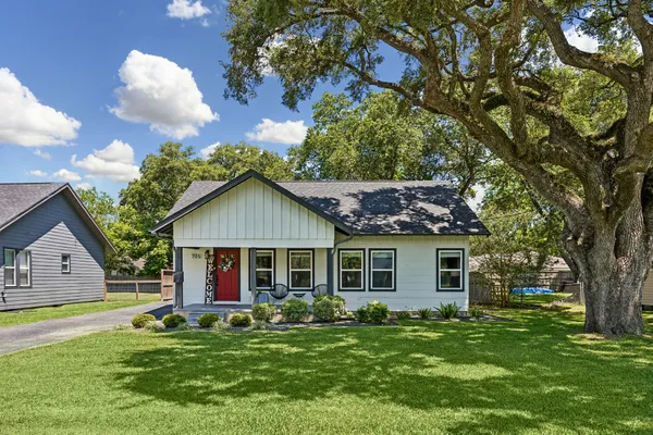 $399,000 | 705 4th Street, Sealy, TX 77474