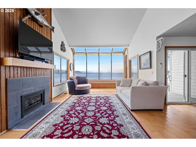 $655,000 | 765 5th Avenue, Unit 5, Hammond, OR 97121