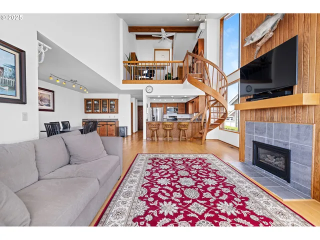 $655,000 | 765 5th Avenue, Unit 5, Hammond, OR 97121