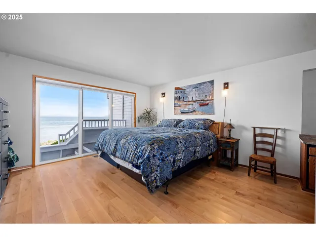 $655,000 | 765 5th Avenue, Unit 5, Hammond, OR 97121