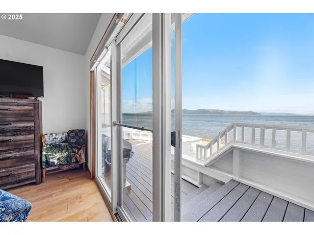 $655,000 | 765 5th Avenue, Unit 5, Hammond, OR 97121