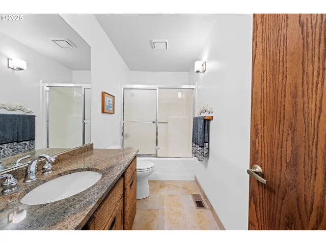 $655,000 | 765 5th Avenue, Unit 5, Hammond, OR 97121