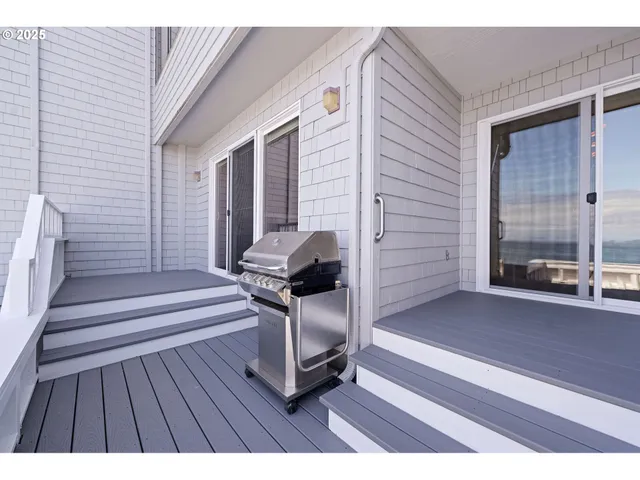 $655,000 | 765 5th Avenue, Unit 5, Hammond, OR 97121