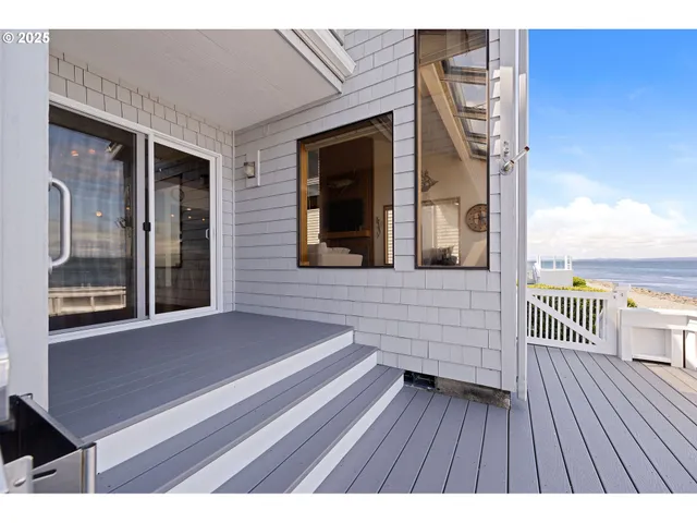 $655,000 | 765 5th Avenue, Unit 5, Hammond, OR 97121