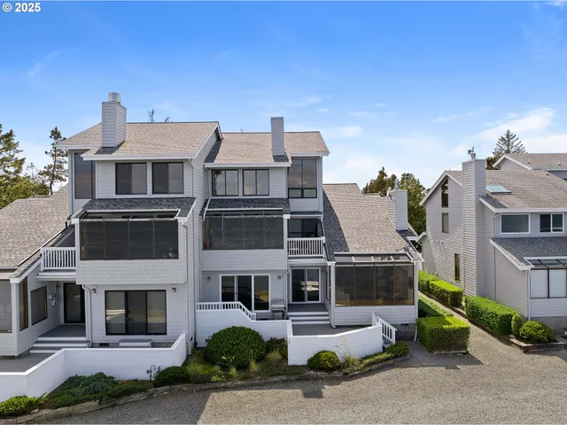 $655,000 | 765 5th Avenue, Unit 5, Hammond, OR 97121