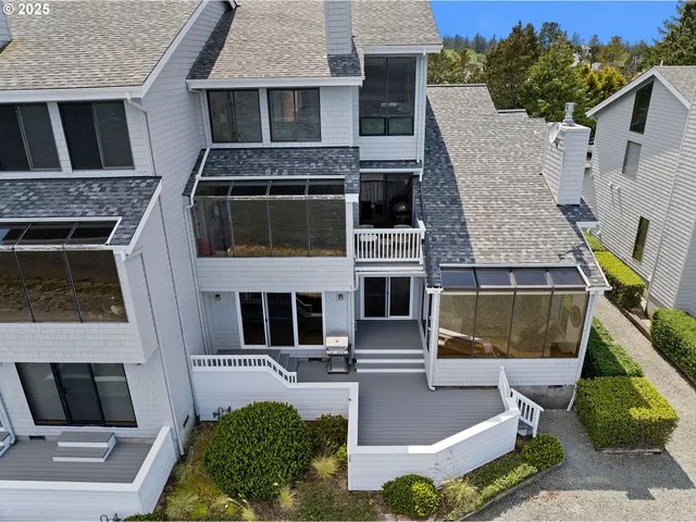 $655,000 | 765 5th Avenue, Unit 5, Hammond, OR 97121