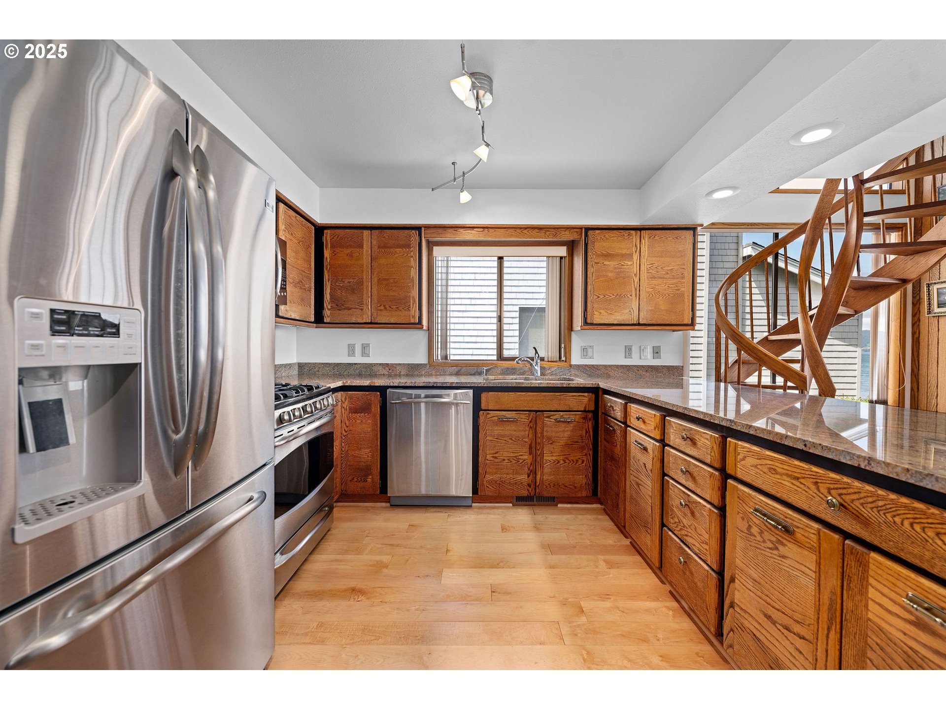 765 5th Avenue, Unit 5 Hammond, OR 97121 - Photo 6 of 46