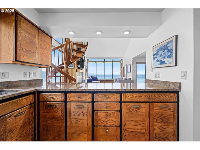 $655,000 | 765 5th Avenue, Unit 5, Hammond, OR 97121