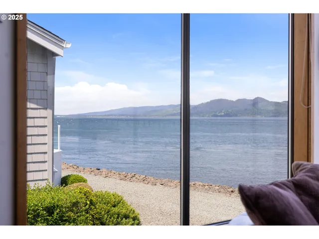 $655,000 | 765 5th Avenue, Unit 5, Hammond, OR 97121