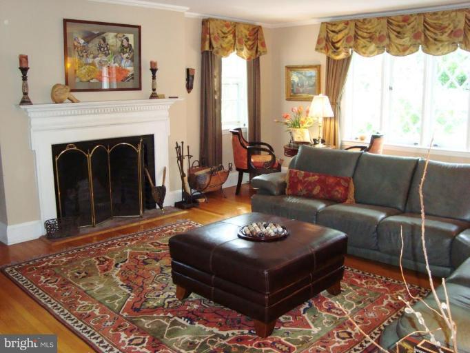1315 Berwick Road Ruxton, MD 21204 - Photo 13 of 30 Living Room