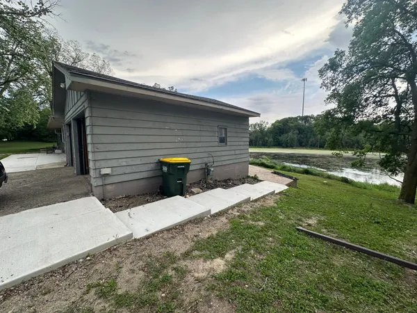$988 | 6445 132nd Avenue Northeast, Unit 2, Spicer, MN 56288