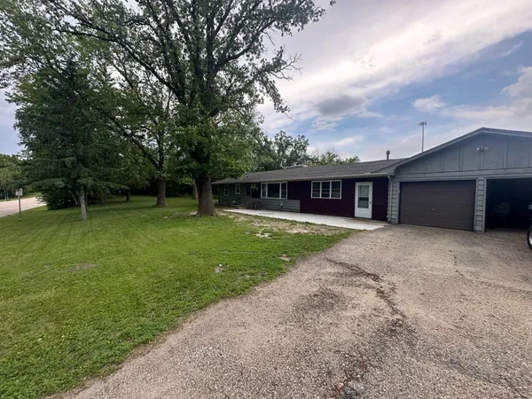 $988 | 6445 132nd Avenue Northeast, Unit 2, Spicer, MN 56288