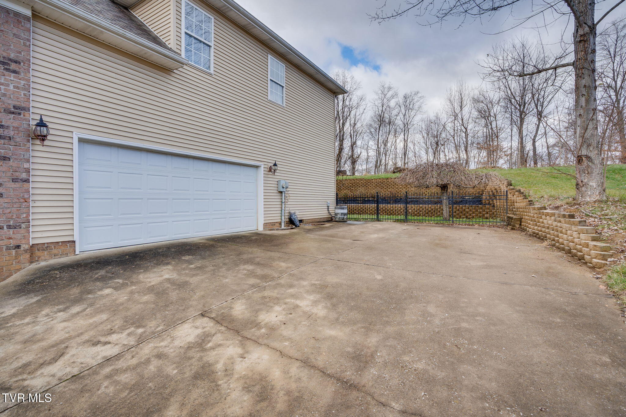 207 Michaels Ridge Boulevard Johnson City, TN 37615 - Photo 4 of 49 035