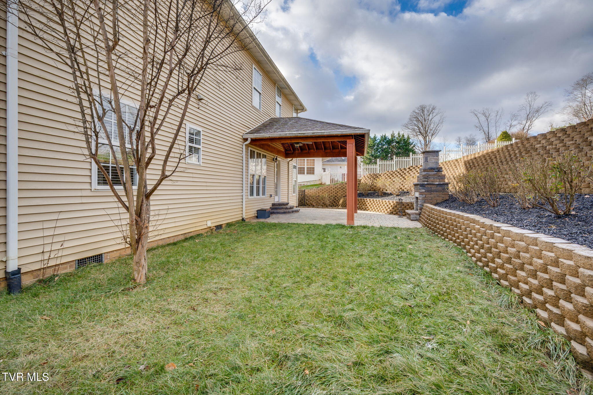 207 Michaels Ridge Boulevard Johnson City, TN 37615 - Photo 5 of 49 036