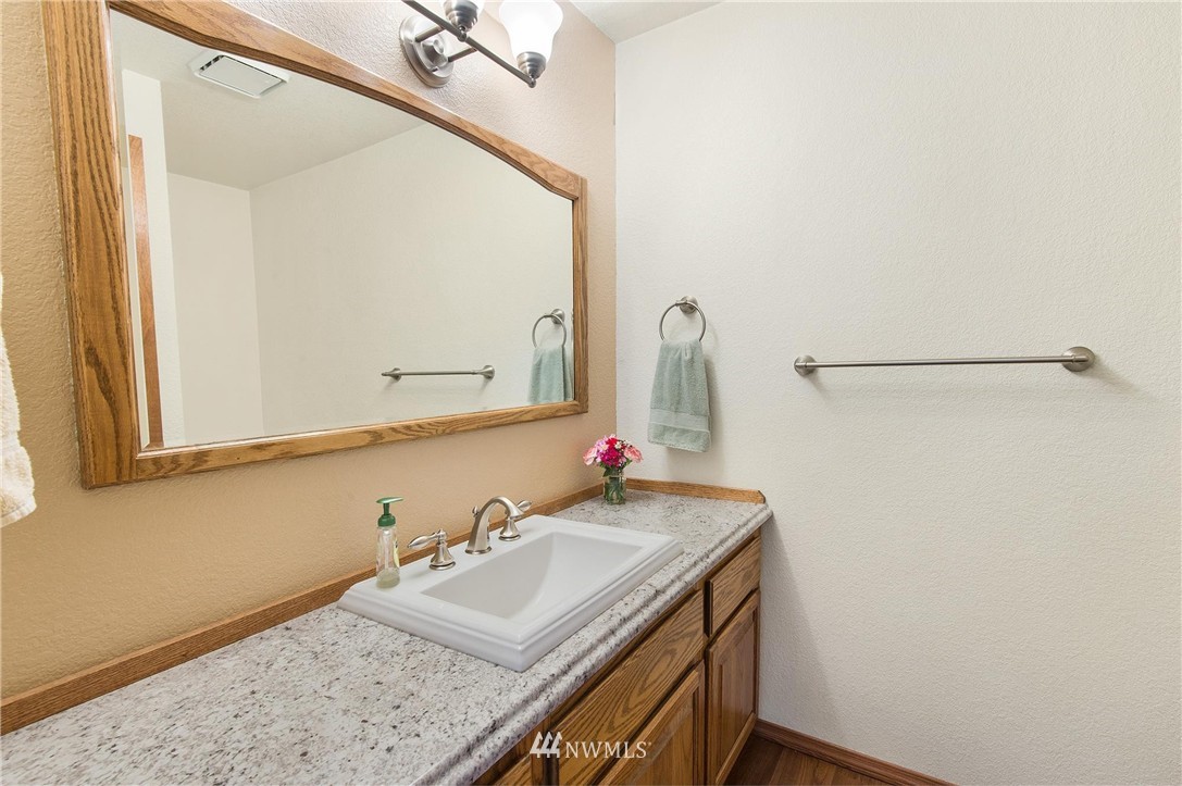 5250 East Collins Road Port Orchard, WA 98366 - Photo 12 of 25 Gallery Image 12