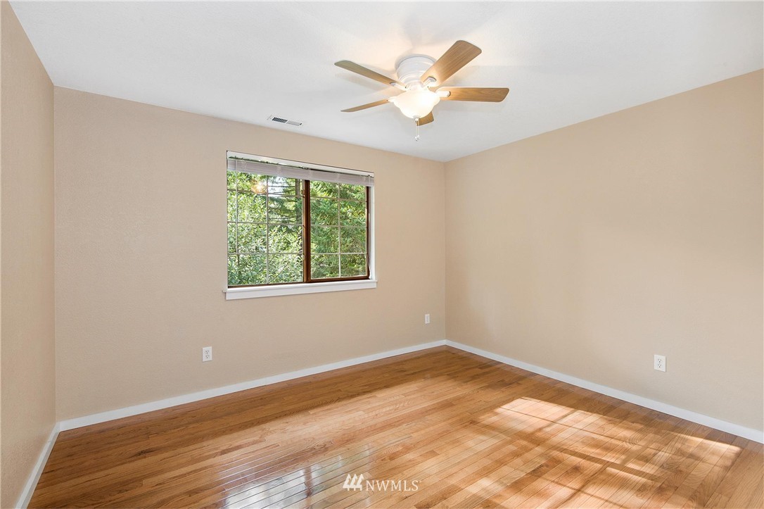 5250 East Collins Road Port Orchard, WA 98366 - Photo 18 of 25 Gallery Image 18