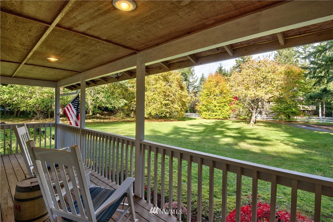 5250 East Collins Road Port Orchard, WA 98366 - Photo 3 of 25 Gallery Image 3