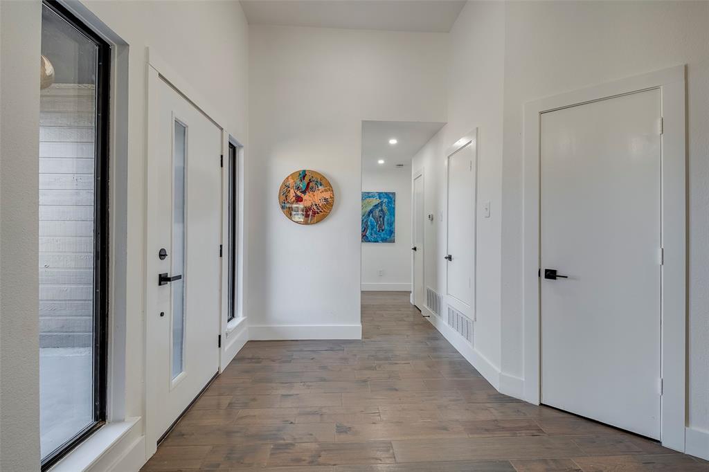 5607 Emrose Circle Dallas, TX 75227 - Photo 2 of 25 a view of a hallway with elevator