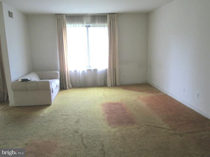 175-3 Echelon Road Voorhees, NJ 08043 - Photo 3 of 13 Living Room