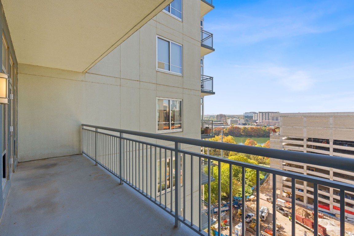 603 Davis Street, Unit 1304 Austin, TX 78701 - Photo 24 of 40 a view of city from a balcony