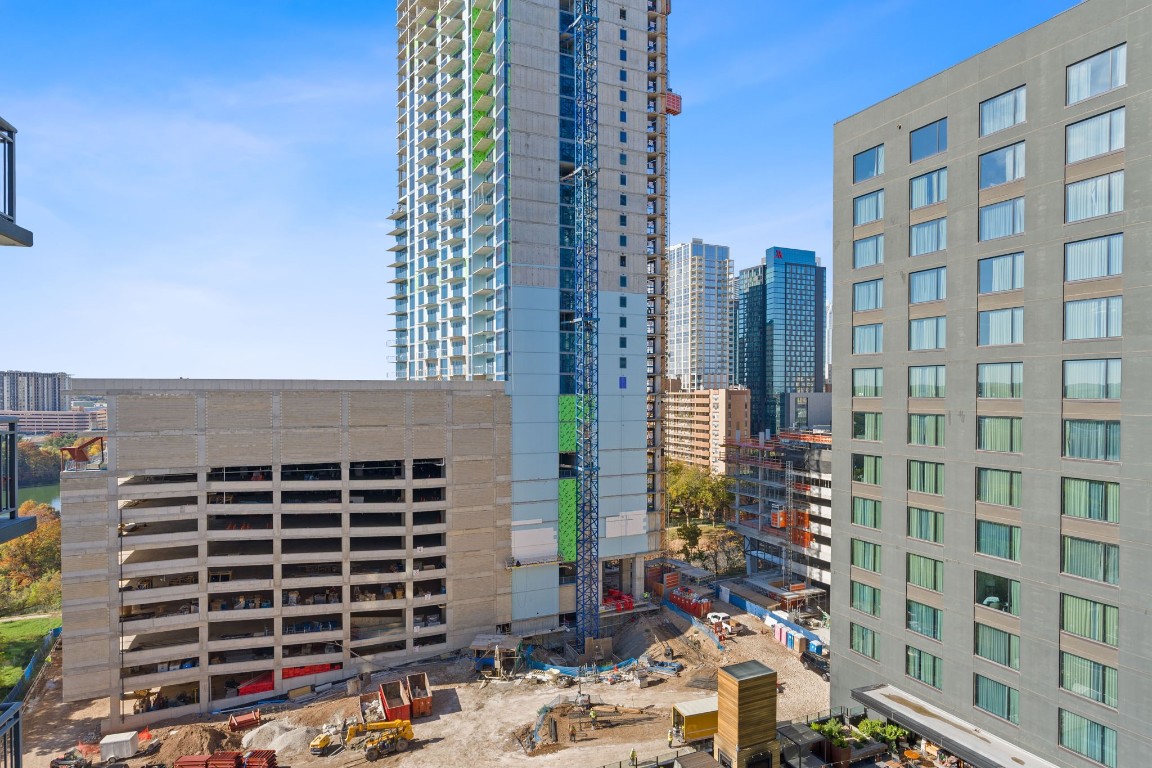 603 Davis Street, Unit 1304 Austin, TX 78701 - Photo 27 of 40 a city view