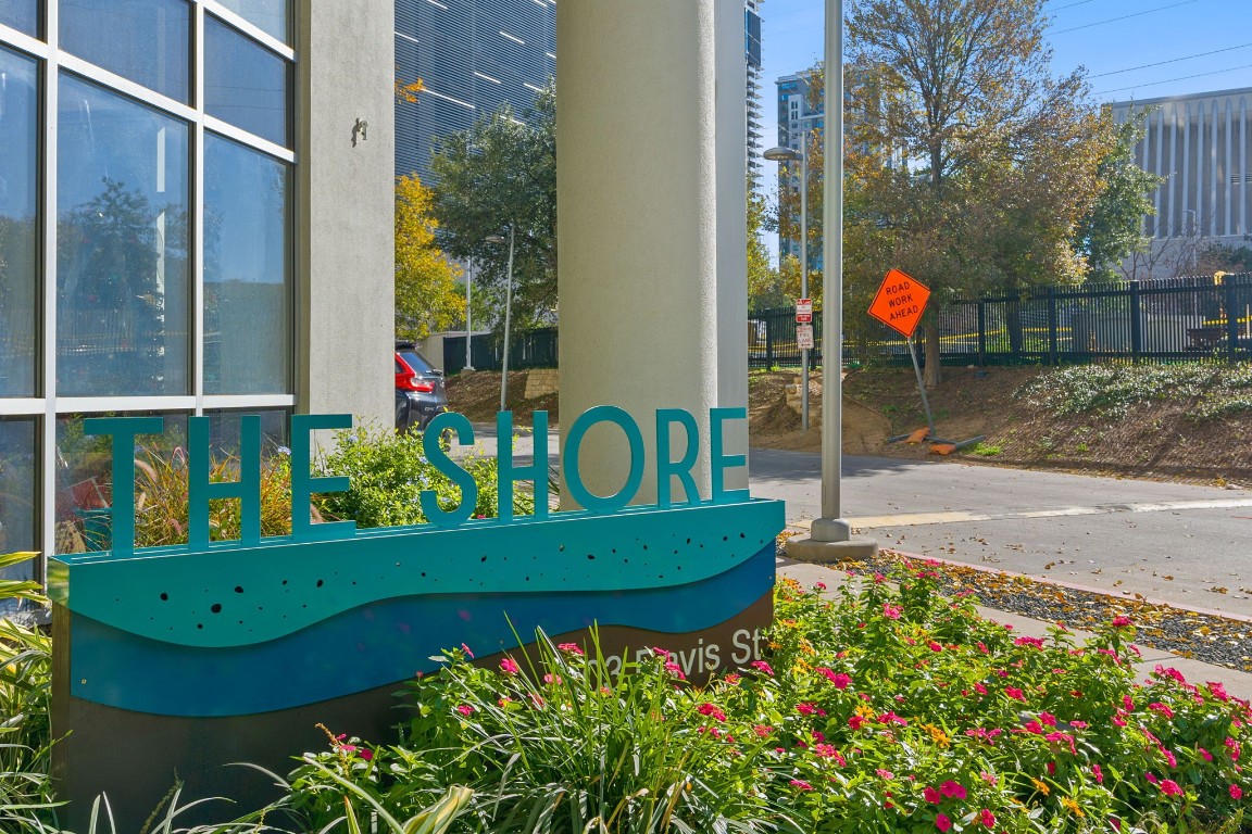 603 Davis Street, Unit 1304 Austin, TX 78701 - Photo 32 of 40 a view of a wooden bench in a yard