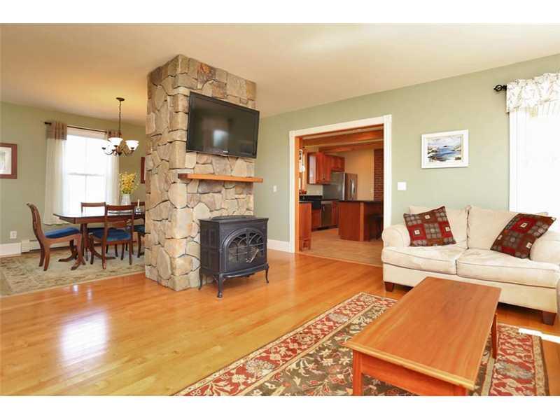 727 North Road Yarmouth, ME 04096 - Photo 7 of 18 Living Room.