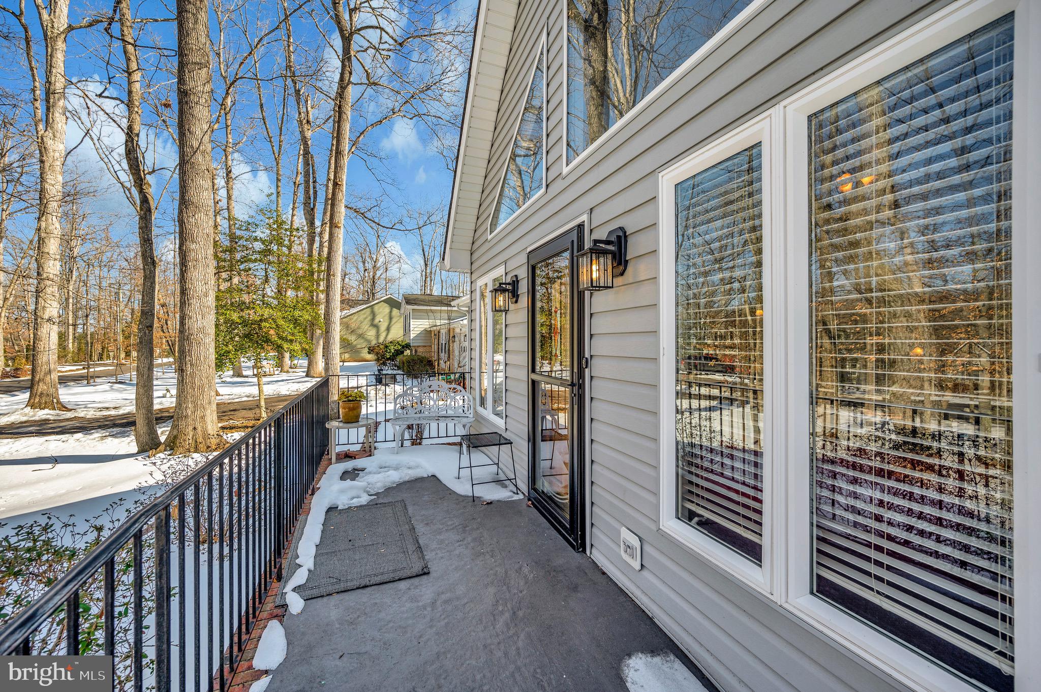 119 Washington Street Locust Grove, VA 22508 - Photo 3 of 45 Warm and inviting front entry